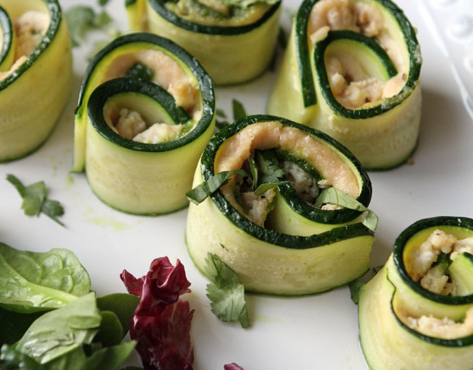 pesto & chicken zucchini rolls