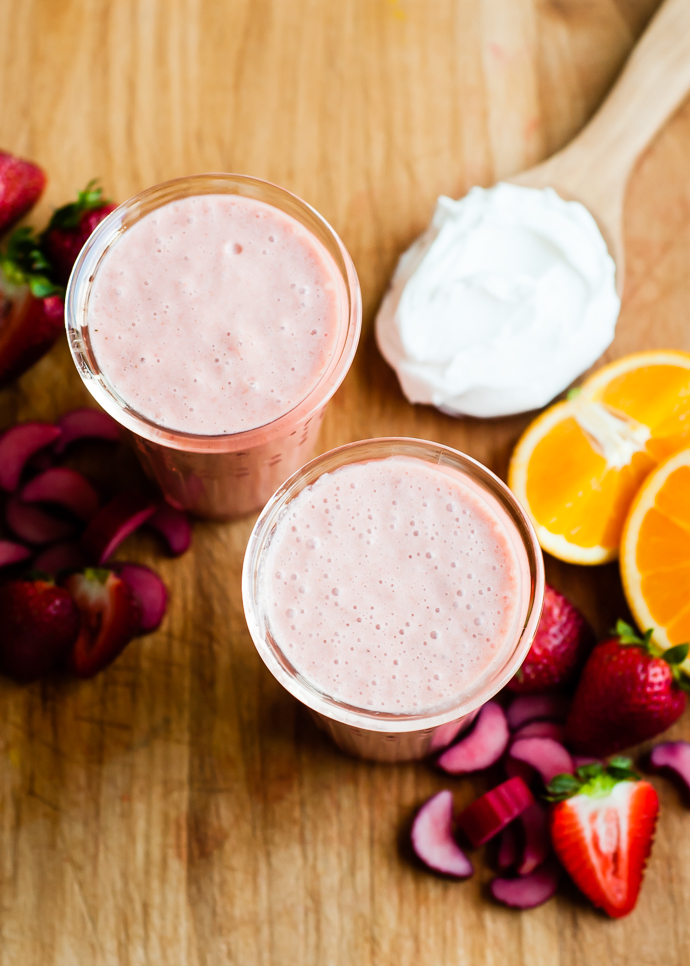 rhubarb strawberry smoothies