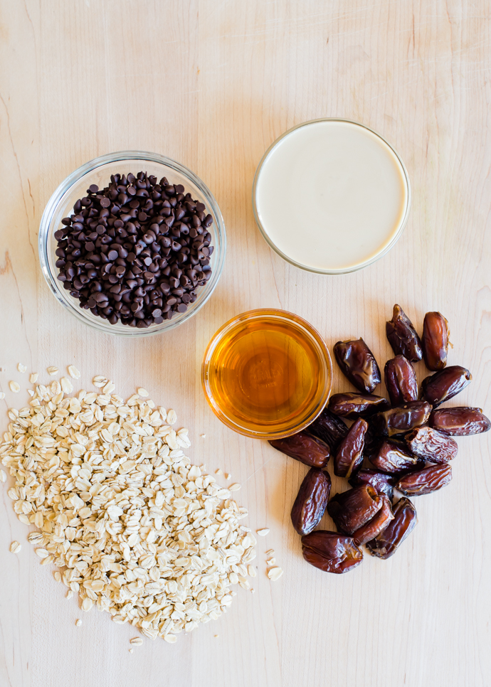 homemade tahini granola bar ingredients- oats, chocolate chips, tahini, dates, and maple syrup