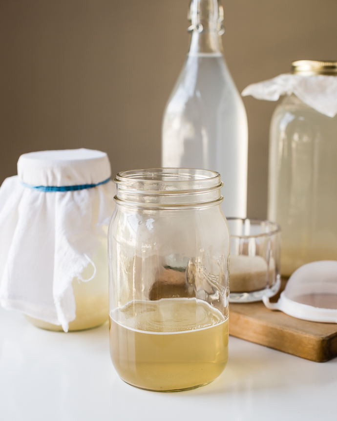 bubbly water kefir in a mason jar