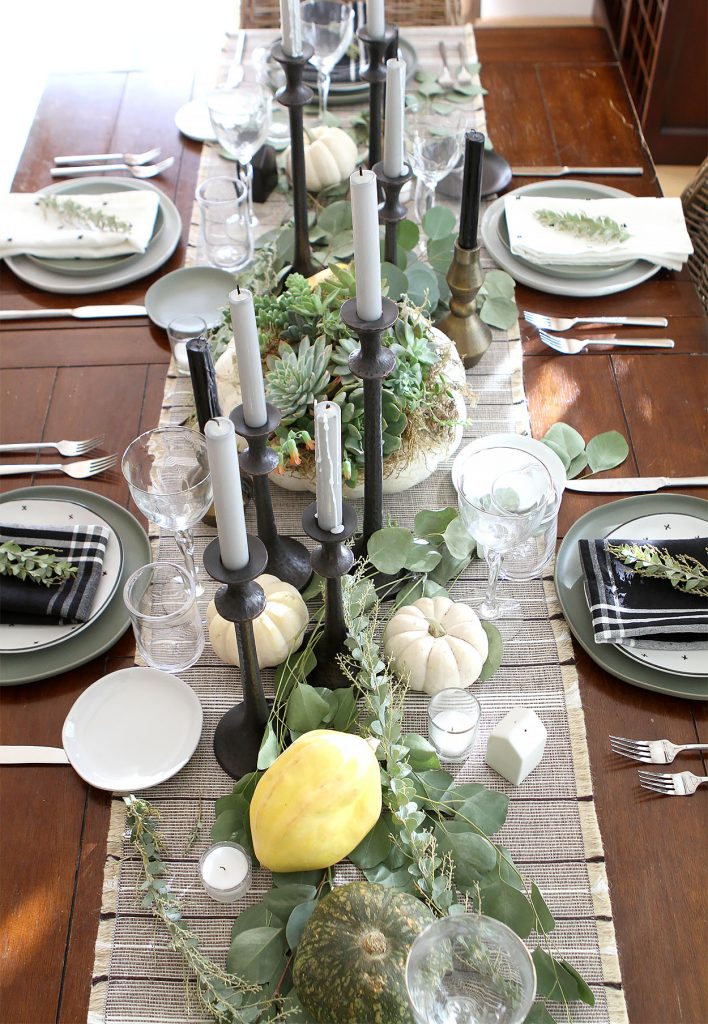 A Simple Holiday Table - Howe We Live