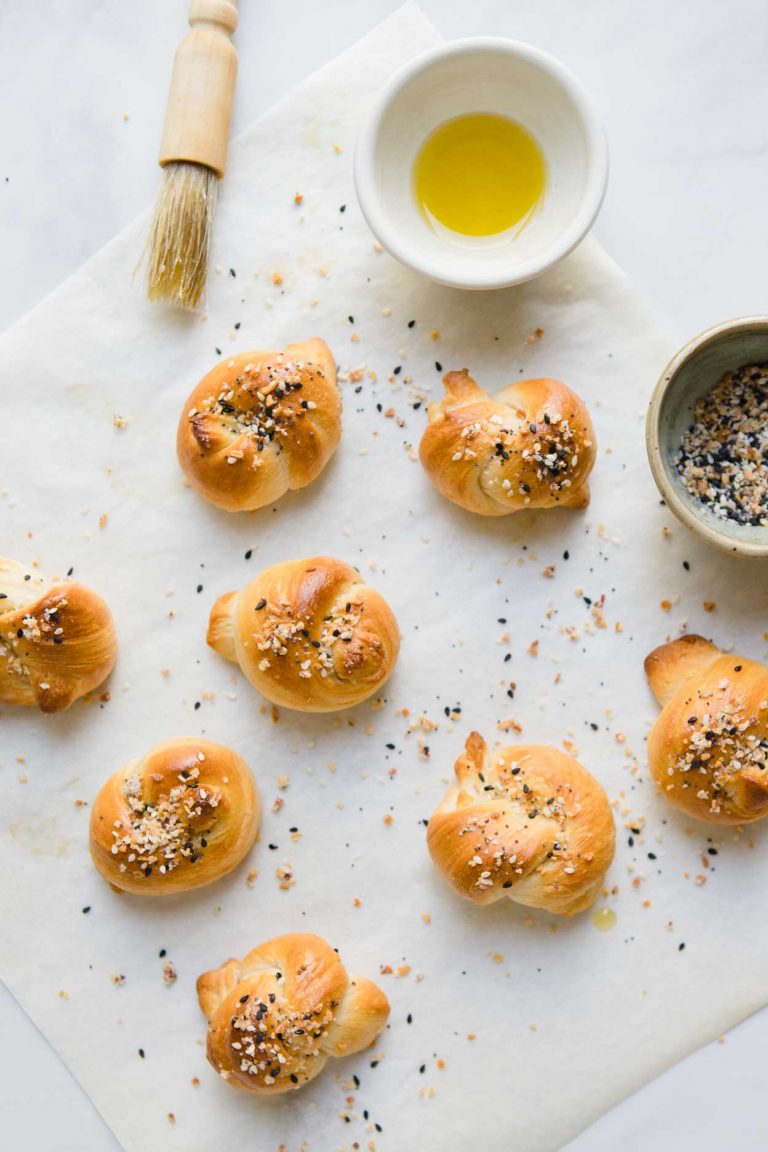 Easy Bread Knots With Everything But the Bagel Seasoning Howe We Live