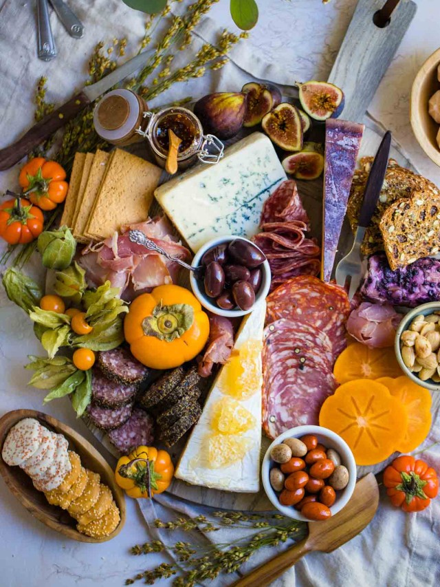 The Perfect Thanksgiving Charcuterie Board