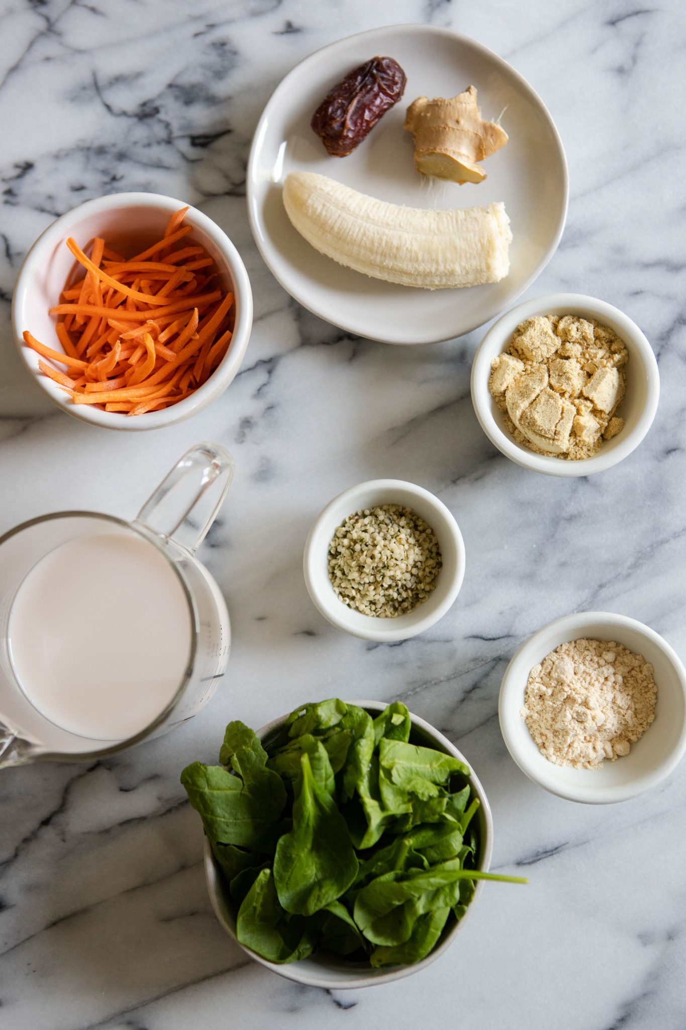 green smoothie ingredients banana, carrots, protein powder, spinach