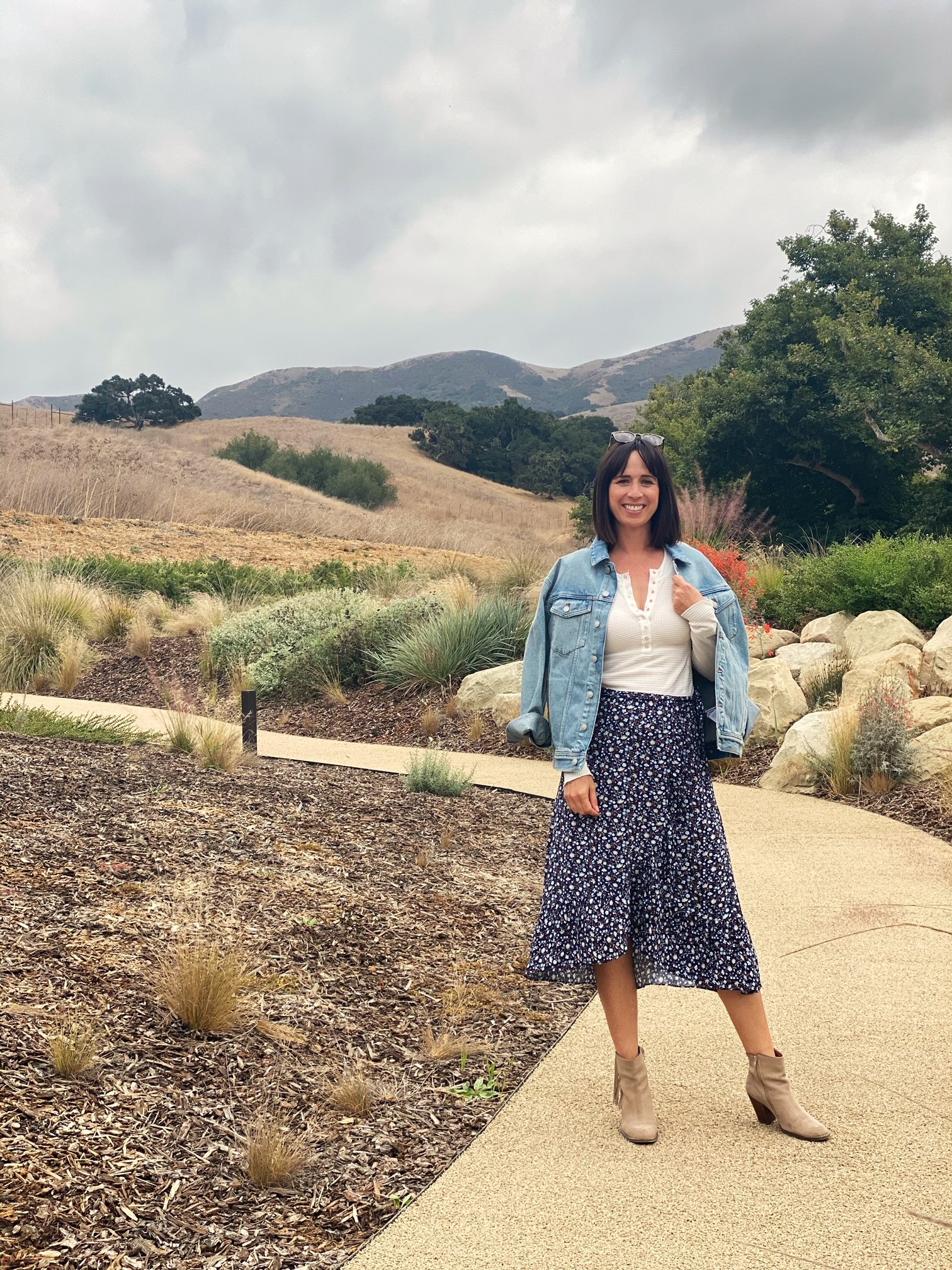 woman wearing an oversized jean jacket 