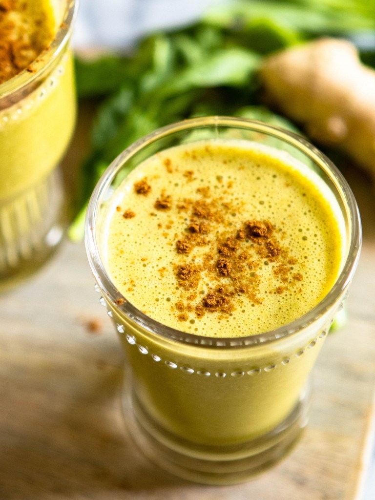 carrot ginger smoothie made with turmeric