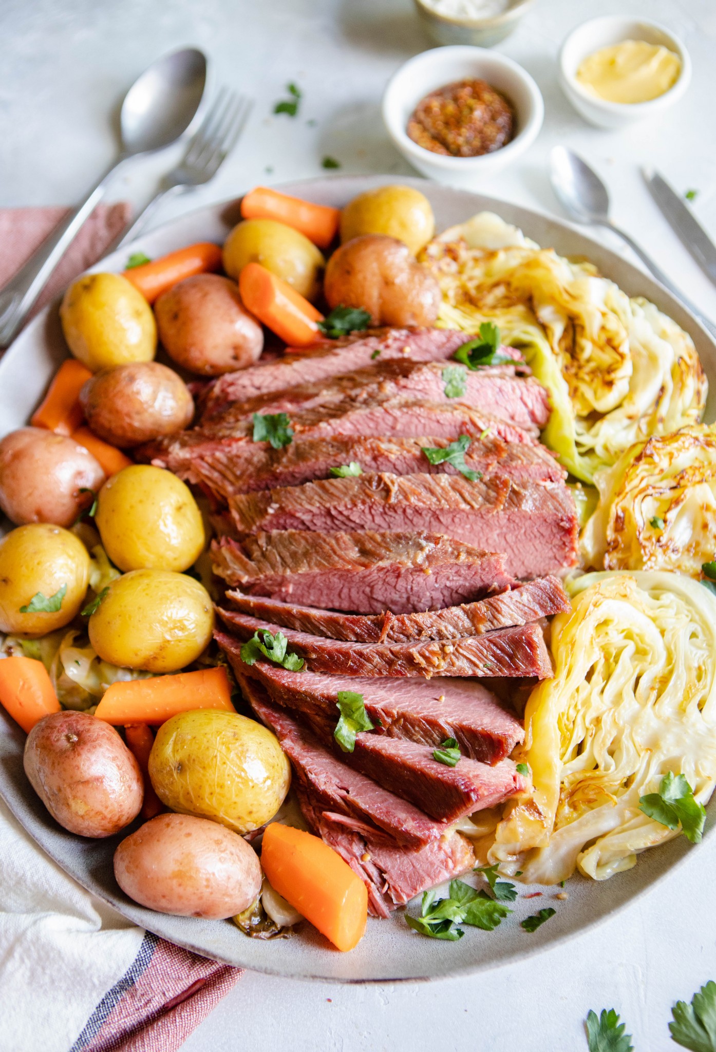 large round plater filled with corned beef, cabbage and potatoes 