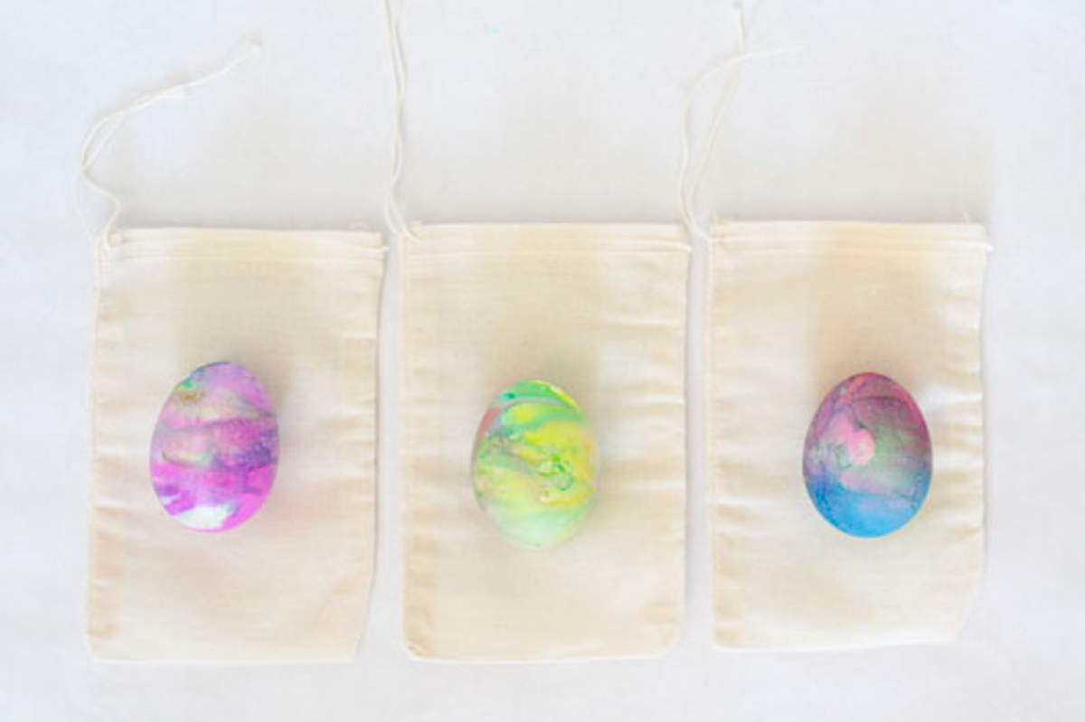 marbled painted hardboiled eggs