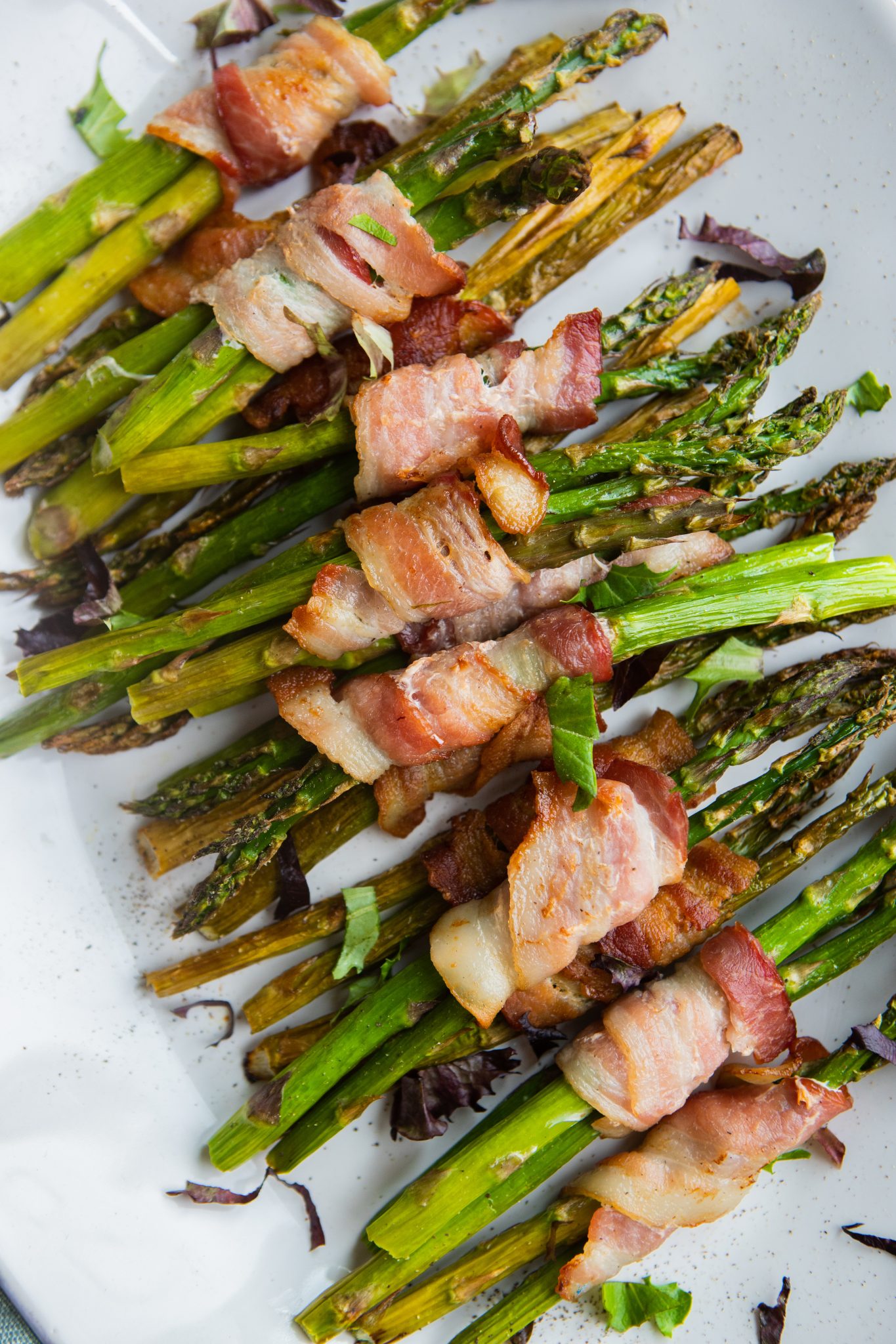 cooked asparagus with crispy bacon wrapped around it