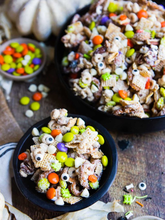 Easy White Chocolate Halloween Snack Mix