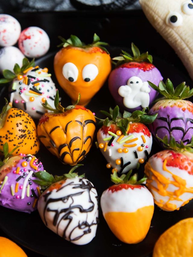 Festive Halloween Chocolate Covered Strawberries