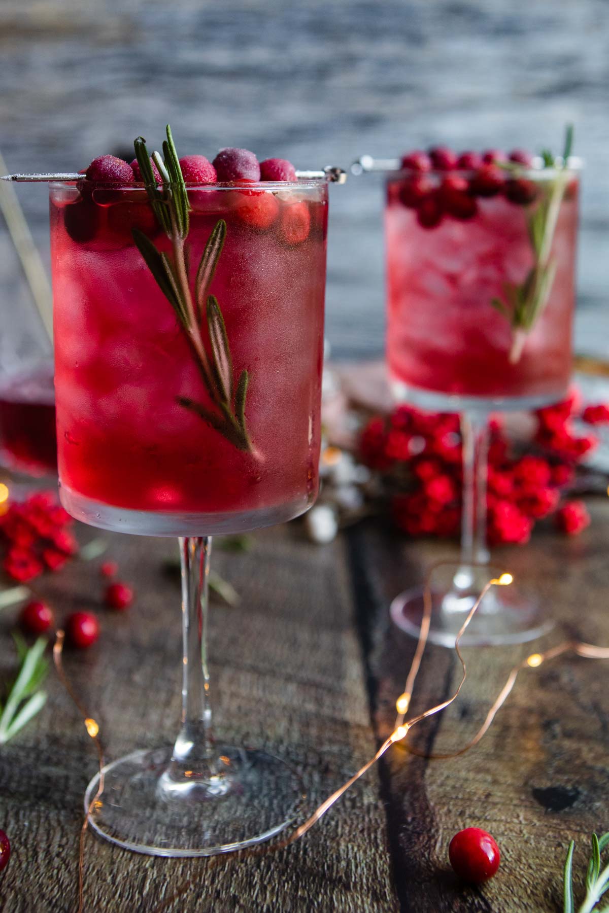 prosecco spritz made with cranberry juice and gin
