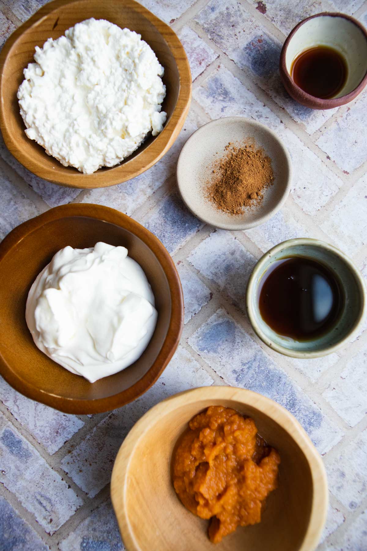 ingredients to make pumpkin fluff in small white and brown bowls 