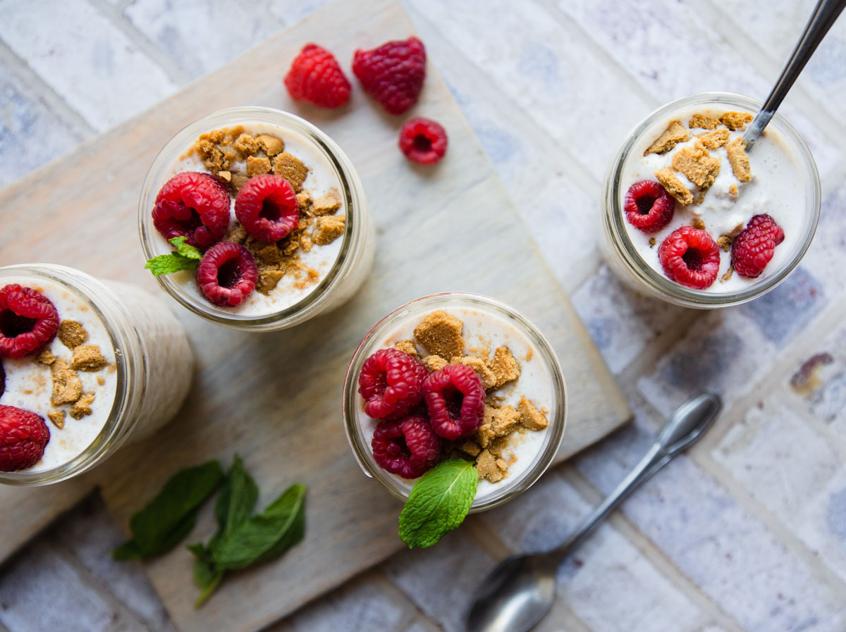 4 jars filled with overnight oats and garnished with berries 