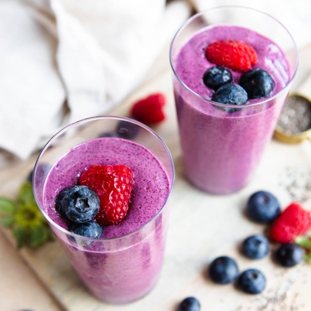 5 ingredient high fiber smoothie garnished with berries
